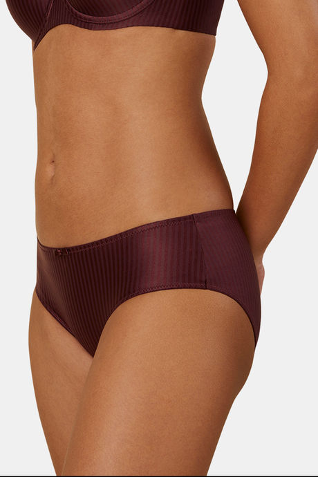 Triumph Medium Rise Full Coverage Hipster Panty - Deep Burgundy — image 2
